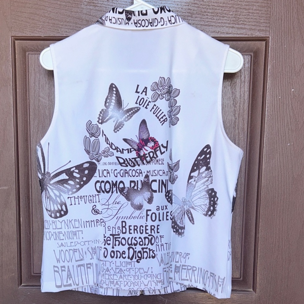 Elegant Butterfly Print Sleeveless Blouse - Picture 4 of 10